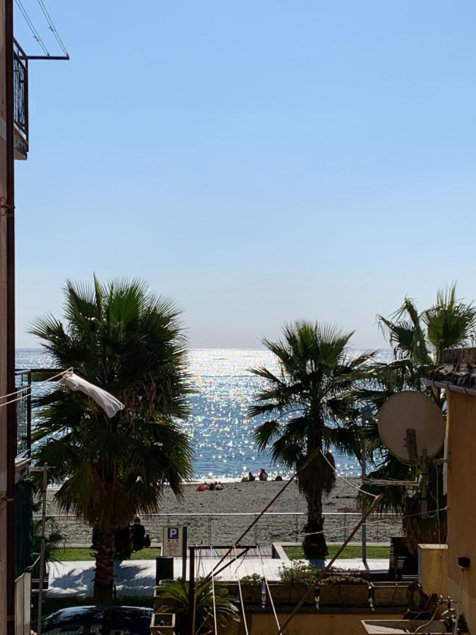 Casa Erika Fronte Mare Leilighet Varazze Eksteriør bilde